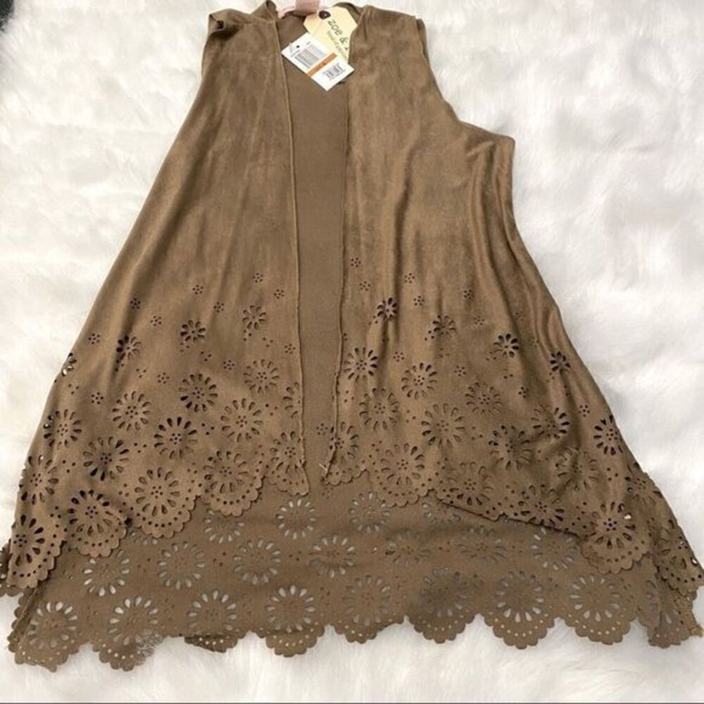 Band of Gypsies NWT Zoe & Rose Floral Cut Out Vest (S)